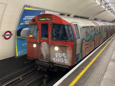 LU3555 at Embankment (LU). &copy; Pistolpete008