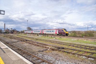 220025 at Didcot Parkway. &copy; Shotts