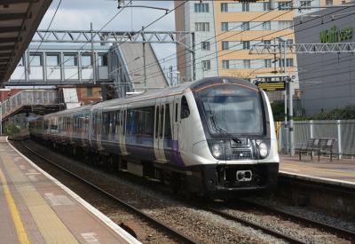 345054 at West Ealing. &copy; AJax