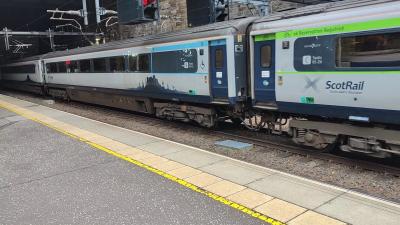 42299 coach at Glasgow Queen Street. &copy; Geoff