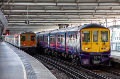 319385,319008 at London Blackfriars. &copy; trainlogger