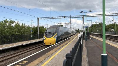 390050 at Wolverton. &copy; Luivery