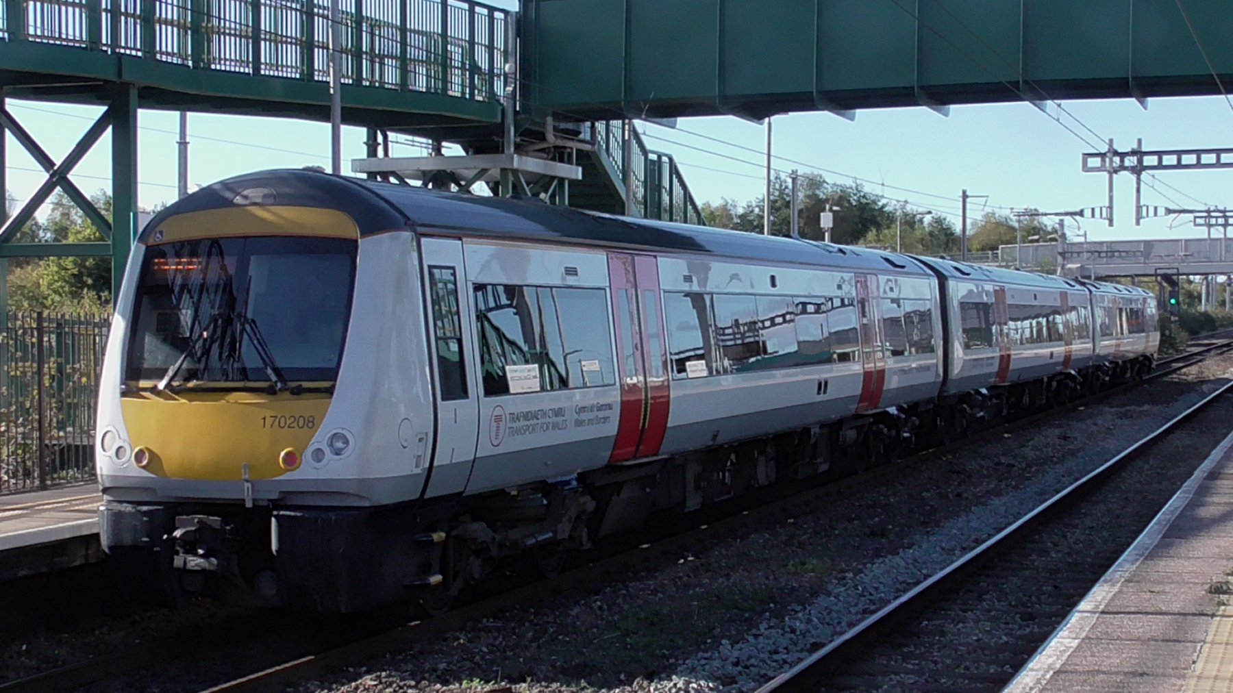Photo of 170208 at Severn Tunnel Junction — trainlogger