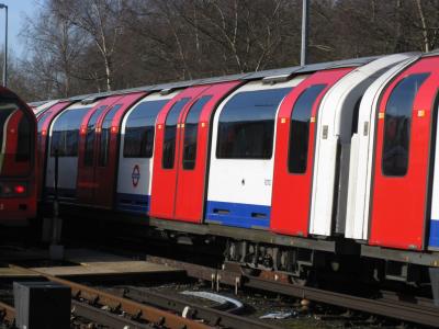 LU92112 at Loughton (LU). &copy; Byron5574
