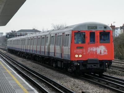 LU5181 at Dollis Hill. &copy; llamafish