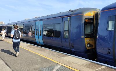 375830 at Tonbridge. &copy; Geoff
