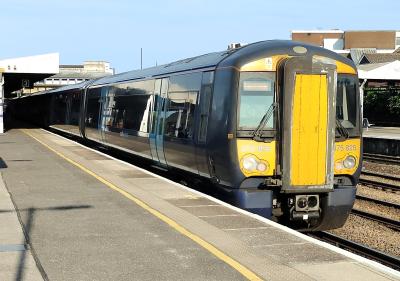375825 at Tonbridge. &copy; Geoff
