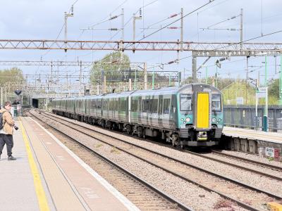 350373 at Northampton. &copy; Luivery