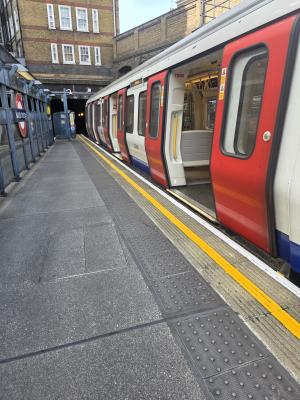 LU21066 at Baker Street (LU). &copy; MikeMOL