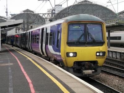 323223 at Manchester Piccadilly. &copy; Gary37401