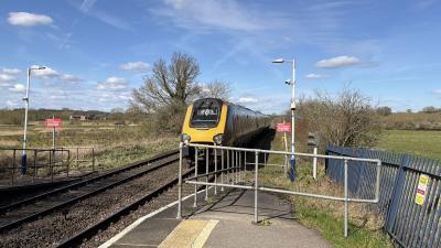 220032 at Kings Sutton. &copy; Luivery