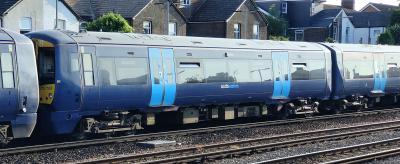 375704 at Tonbridge. &copy; Geoff