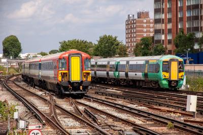 442406,377122 at East Croydon. &copy; trainlogger