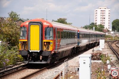 442401 at East Croydon. &copy; trainlogger