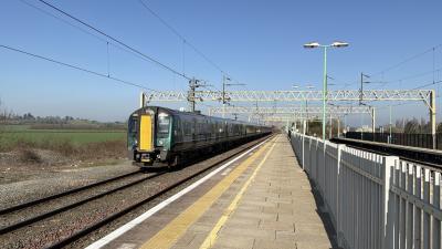 350126 at Cheddington. &copy; Luivery
