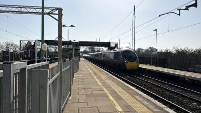 390042 at Cheddington. &copy; Luivery