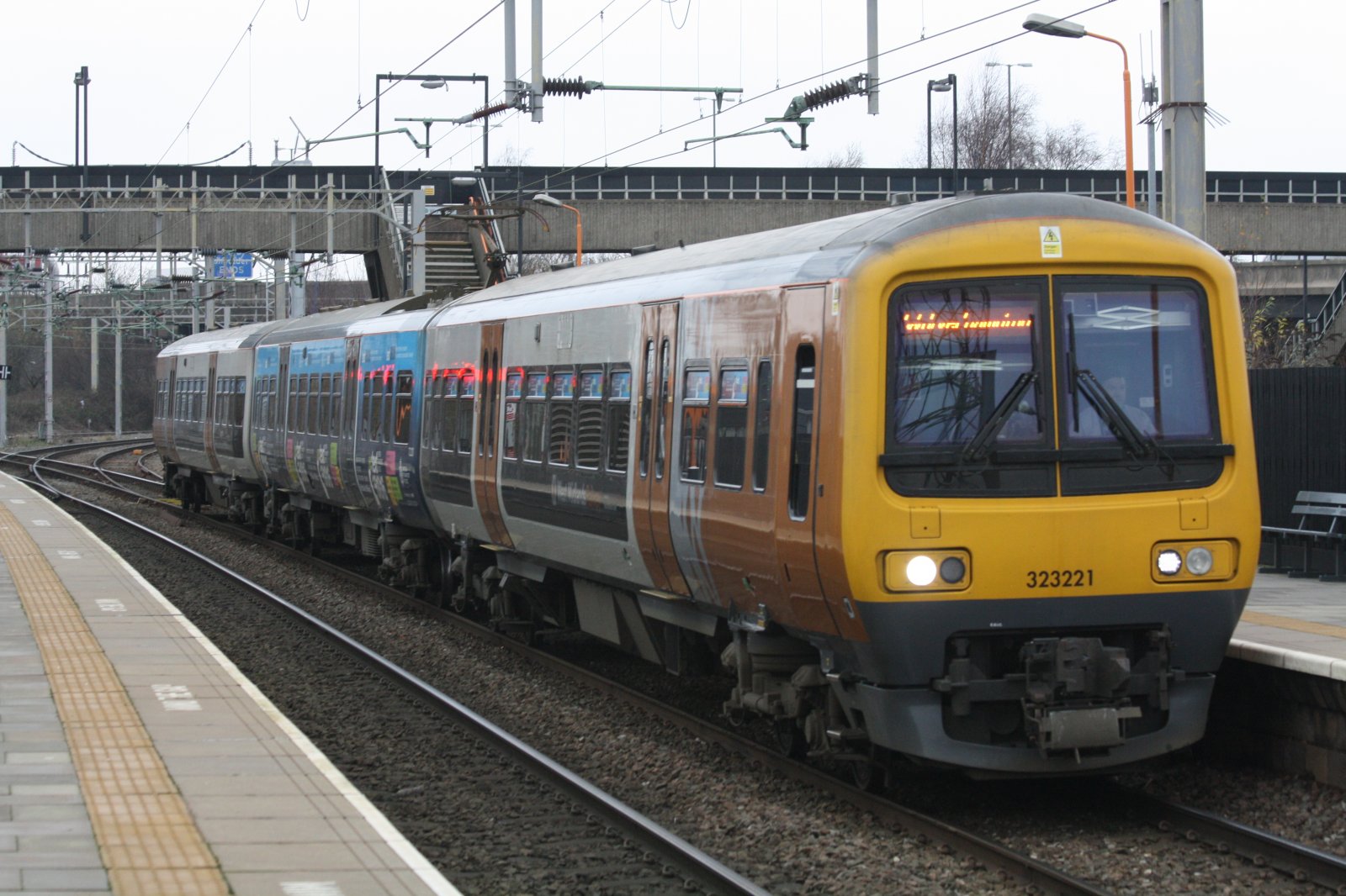 Photo of 323221 at bescot stadium+yard — trainlogger