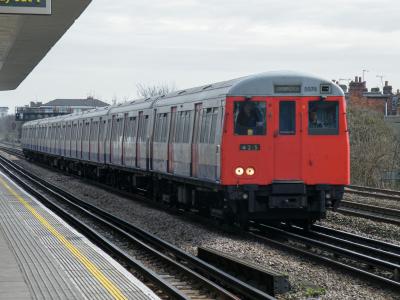 LU5078 at Dollis Hill. &copy; llamafish
