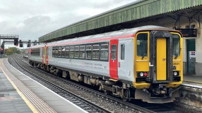 153921 at Cardiff Central. &copy; Ben_Broomfield