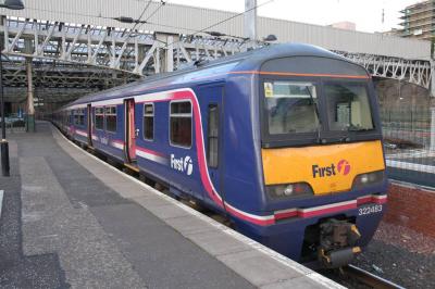 322483 at Edinburgh Waverley. &copy; Byron5574