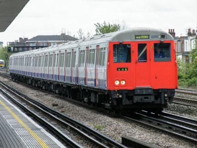LU5095 at Dollis Hill. &copy; llamafish