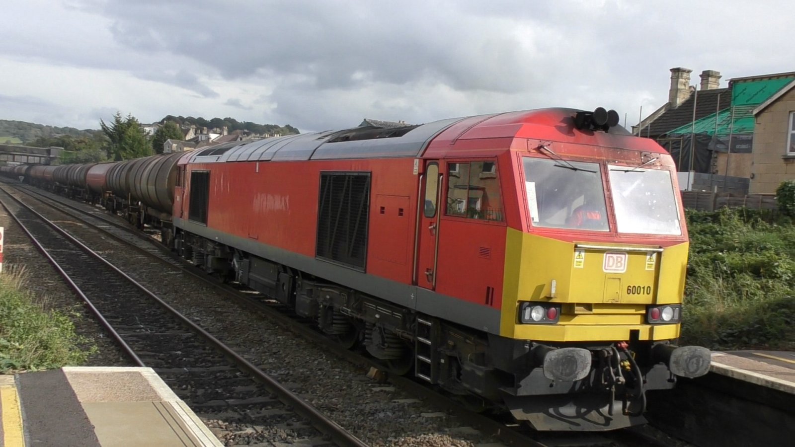 Photo of 60010 at Oldfield Park — trainlogger