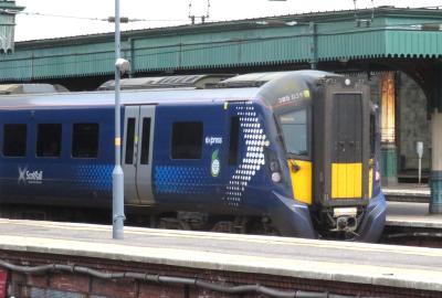 385039 at Edinburgh Waverley. &copy; Geoff