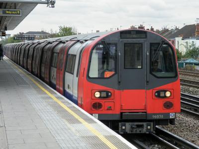 LU96038 at Dollis Hill. &copy; llamafish