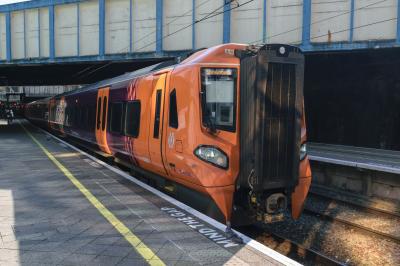 196108 at Birmingham New Street. &copy; llamafish