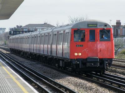 LU5217 at Dollis Hill. &copy; llamafish