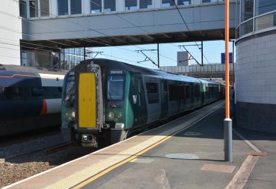 350103 at Wolverhampton. &copy; AJax
