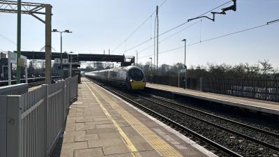 390050 at Cheddington. &copy; Luivery