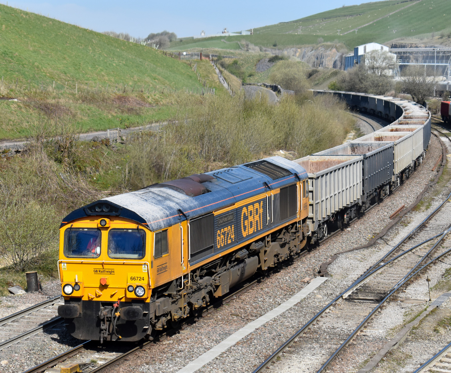 Photo of 66724 at Peak Forest — trainlogger