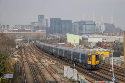 375926 at Wandsworth Road. &copy; Zain