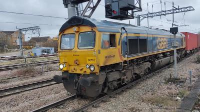66716 at Peterborough. &copy; Geoff
