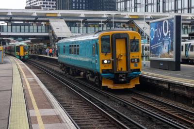 153376 at East Croydon. &copy; South Coast Trainspotter
