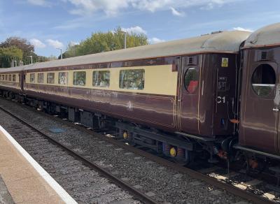 3174 coach at Yatton. &copy; BigKev