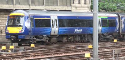 170433 at Edinburgh Waverley. &copy; Geoff