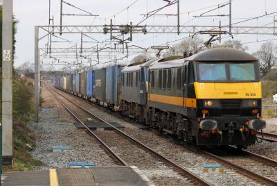 90020 at Acton Bridge (Cheshire). &copy; South Coast Trainspotter