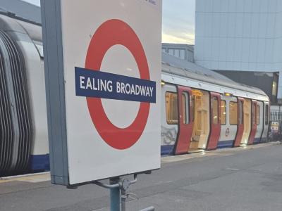 LU21339 at Ealing Broadway. &copy; MikeMOL