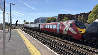 220025 at Eastleigh. &copy; Luivery