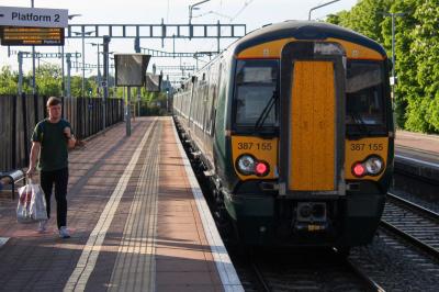 387155 at Cholsey. © South Coast Trainspotter