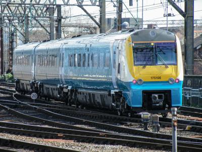 175106 at Manchester Piccadilly. &copy; llamafish