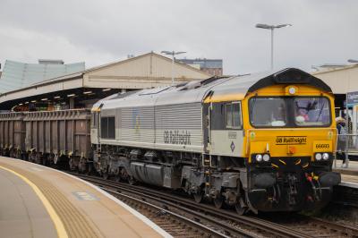 66693 at Clapham Junction. &copy; Zain