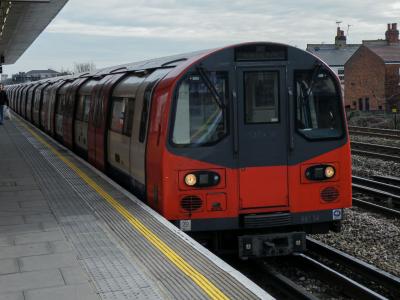 LU96014 at Dollis Hill. &copy; llamafish