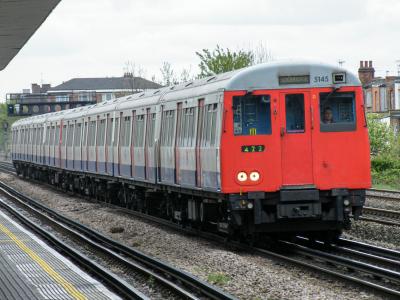 LU5145 at Dollis Hill. &copy; llamafish