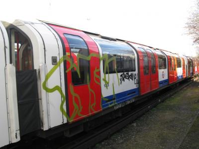 LU92028 at Hainault LU depot. &copy; Byron5574