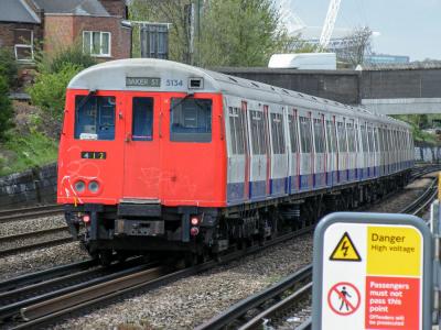 LU5134 at Dollis Hill. &copy; llamafish