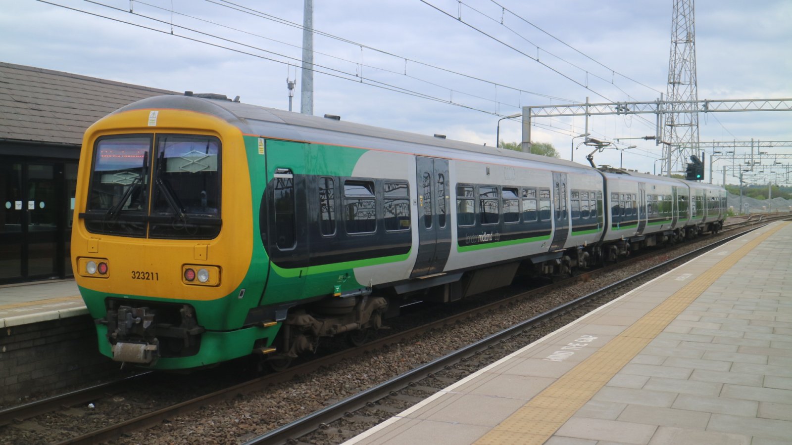 Photo of 323211 at Bescot Yard — trainlogger