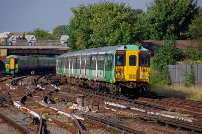 455803 at East Croydon. &copy; Shotts